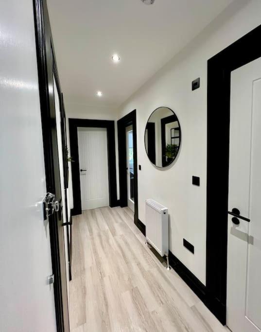 Contemporary Flat In Prime City Centre إدنبرة المظهر الخارجي الصورة
